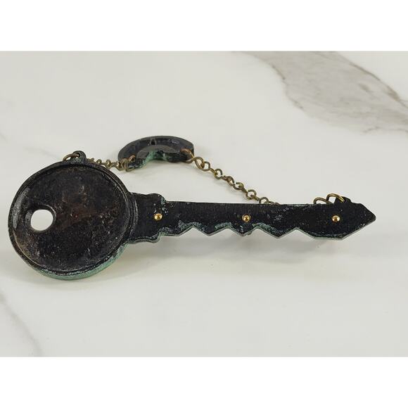 Metal Key Holder Keychain Hooks 5 1/4" Wall Mounted Green Patina Berlin Vintage - Picture 11 of 14